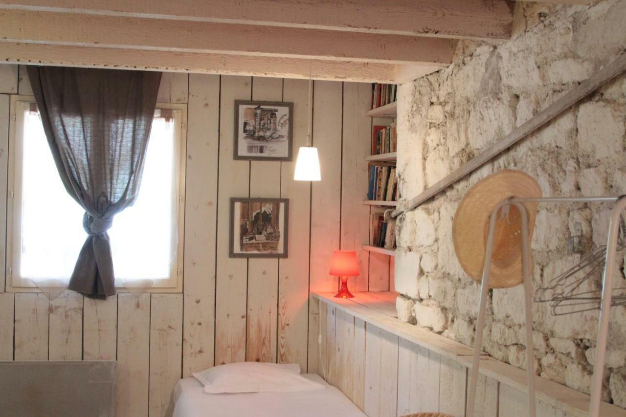 Le Cafe De La Promenade Bed and Breakfast Bourgueil Εξωτερικό φωτογραφία